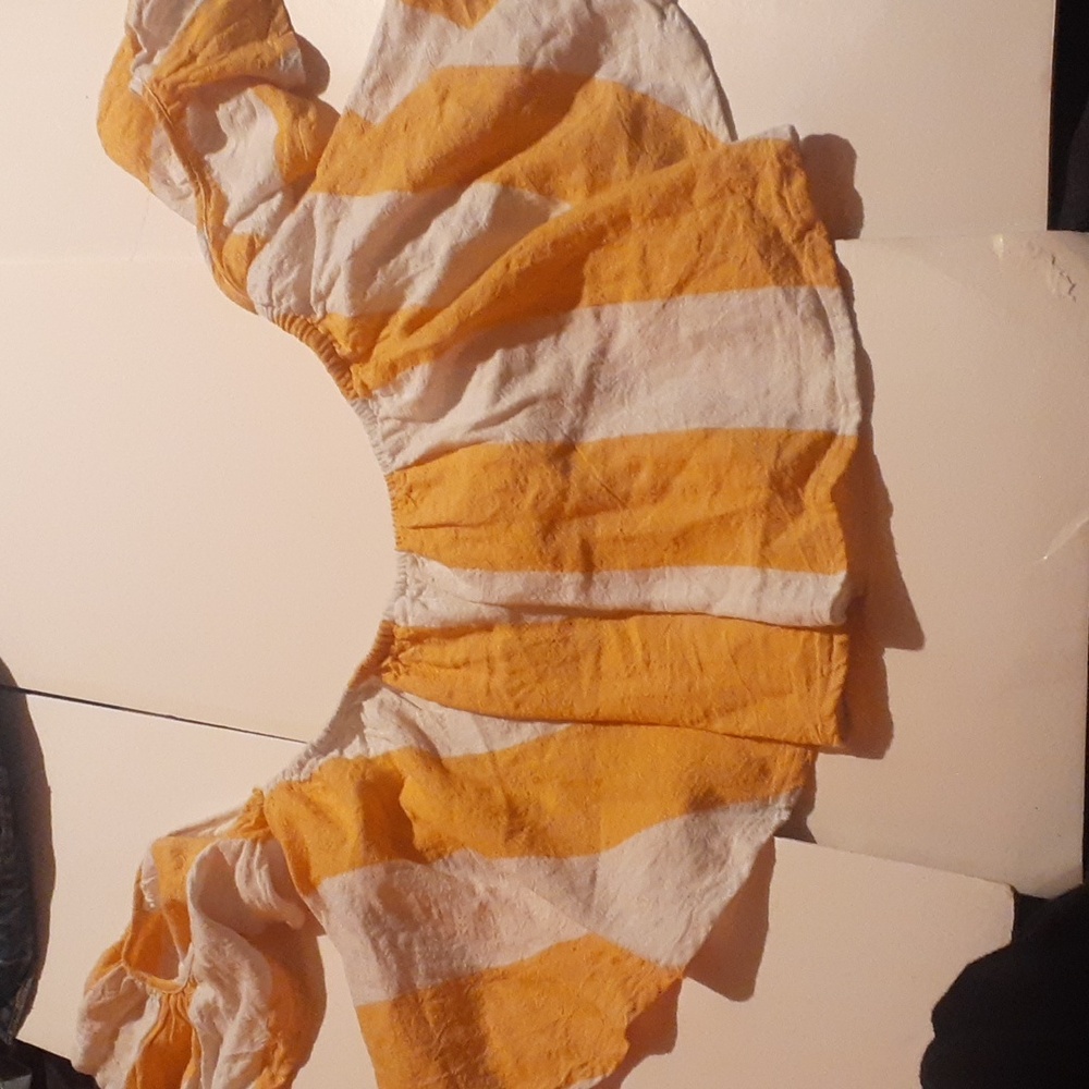 Verona m orange and white
